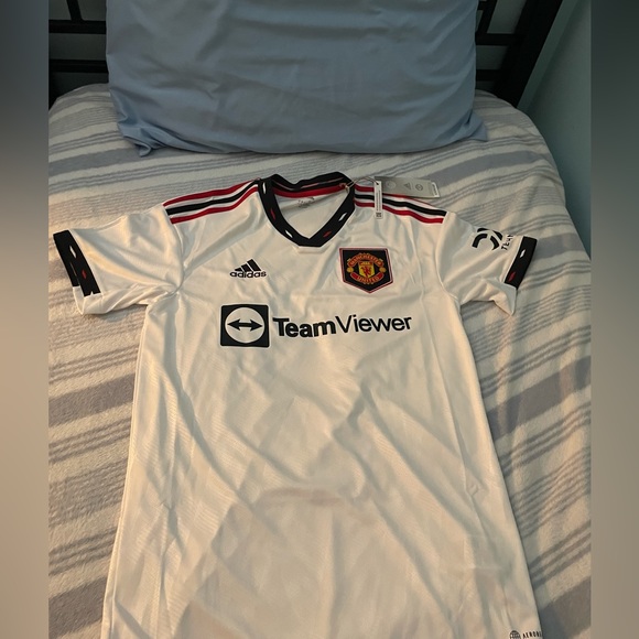 Adult small Never worn before Manchester united away 2022-2023 Jersey. - Picture 2 of 5